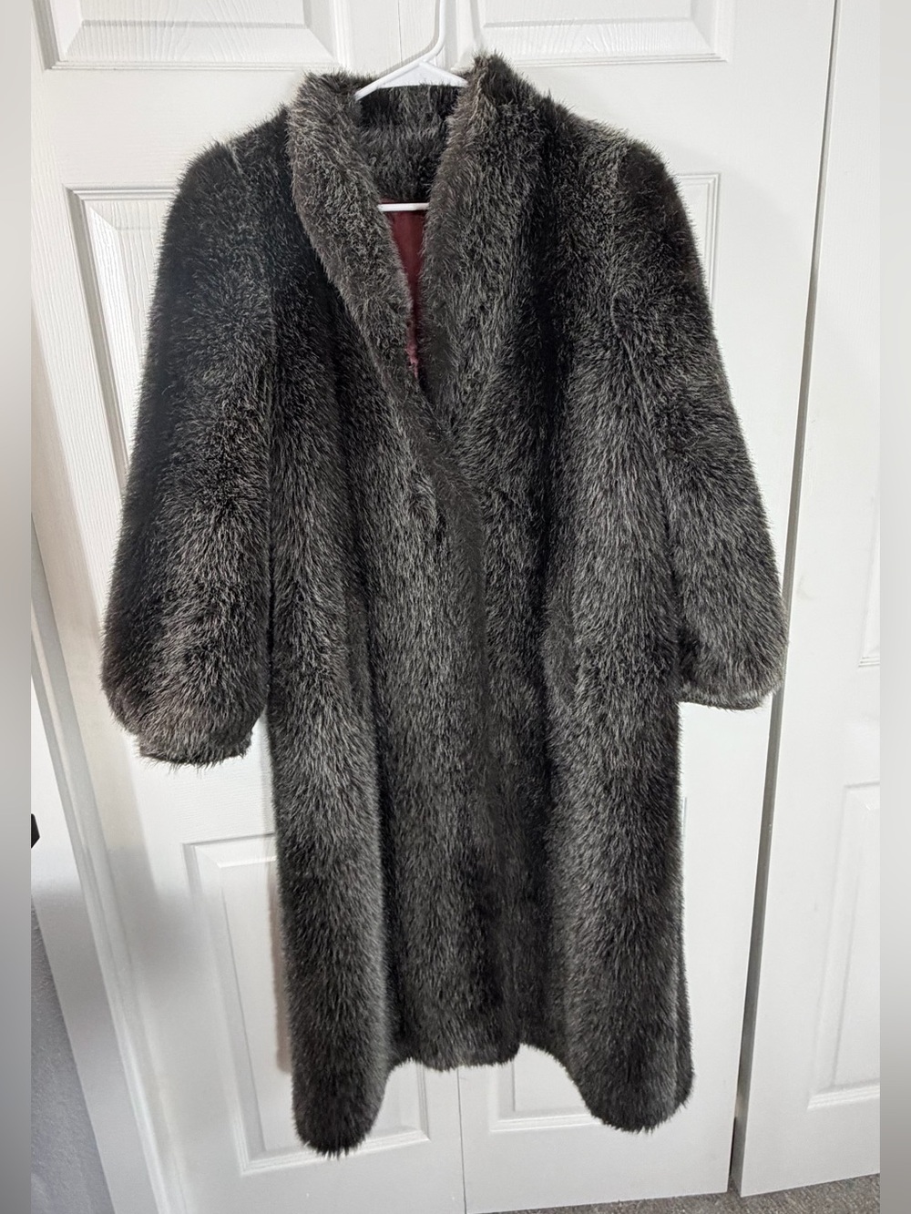 Vintage Long Faux Fur Coat Leather Trim plush Faux gray silver fox fur Women’s L